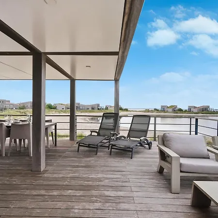 Vila 48 - Soft Sands | By The With Views Over The Water