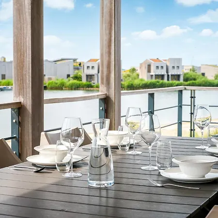 Vila 48 - Soft Sands | By The With Views Over The Water *